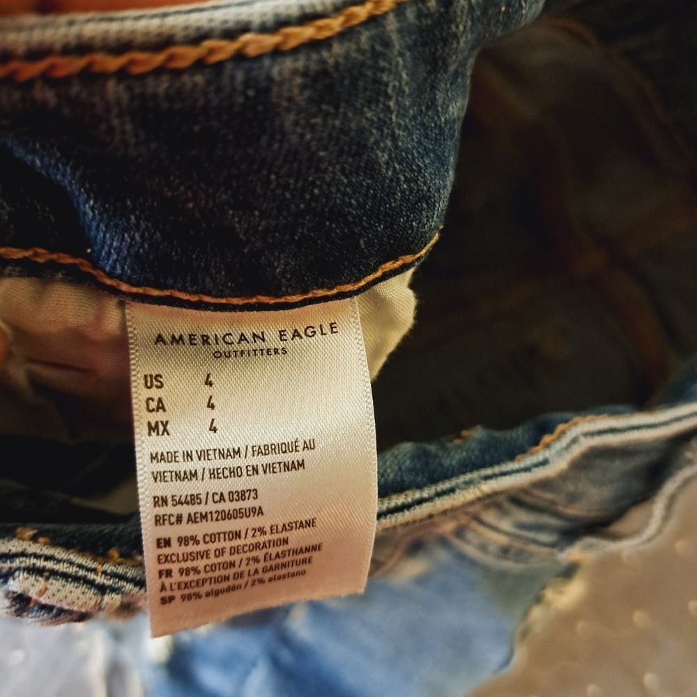 American Eagle Hi Rise shortie distressed jean shorts size 4 - Picture 4 of 5